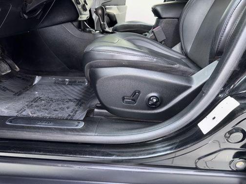 Diamond Black Crystal Pearlcoat 2020 Jeep Cherokee Limited