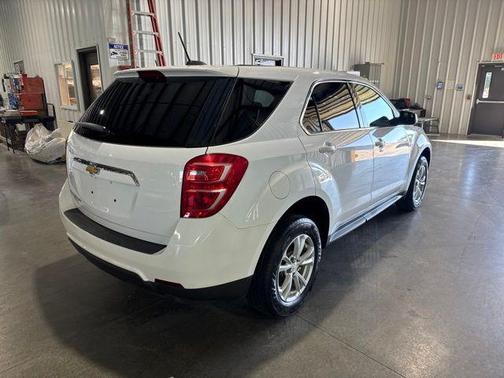 Summit White 2017 Chevrolet Equinox LS