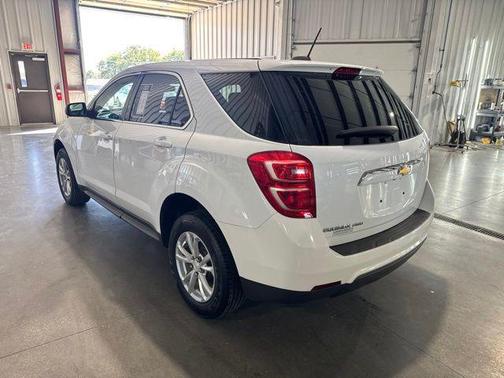 Summit White 2017 Chevrolet Equinox LS