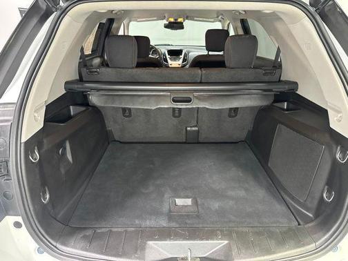 Summit White 2017 Chevrolet Equinox LS