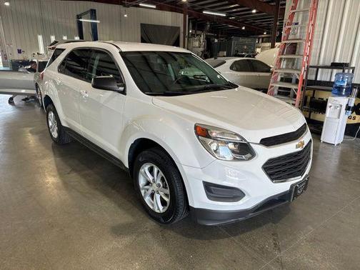 Summit White 2017 Chevrolet Equinox LS