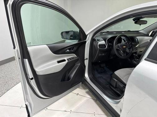 Silver Ice Metallic 2020 Chevrolet Equinox LS