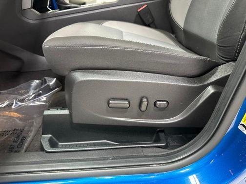Lightning Blue Metallic 2018 Ford Escape SE