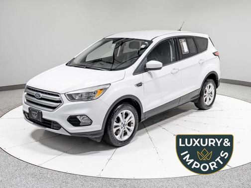 Oxford White 2017 Ford Escape SE