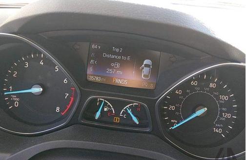 Oxford White 2017 Ford Escape SE