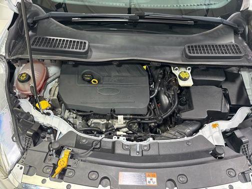 Oxford White 2017 Ford Escape SE