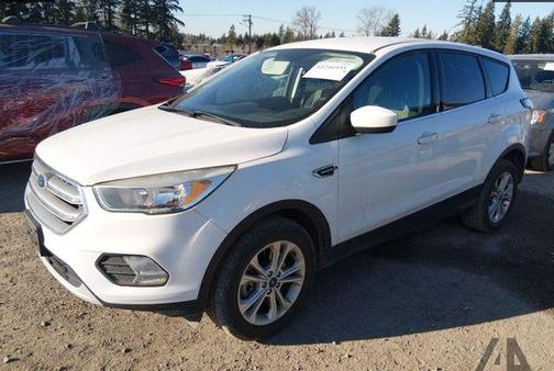 Oxford White 2017 Ford Escape SE