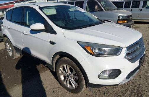 Oxford White 2017 Ford Escape SE