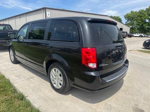 Brilliant Black Crystal Pearlcoat 2016 Dodge Grand Caravan AVP/SE