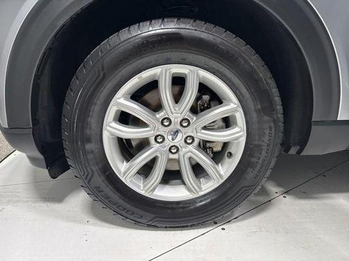 Iconic Silver Metallic 2021 Ford Explorer Base
