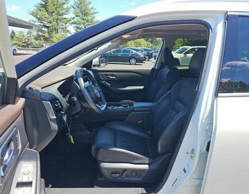 Pearl White Tricoat 2023 Nissan Rogue Platinum