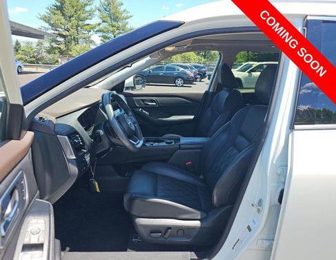 Pearl White Tricoat 2023 Nissan Rogue Platinum