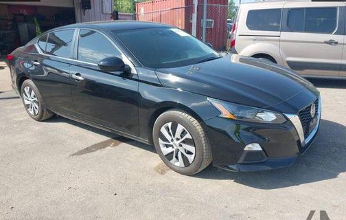 Super Black Clearcoat 2022 Nissan Altima S FWD
