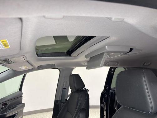Crystal Black Pearl 2024 Honda Odyssey Touring