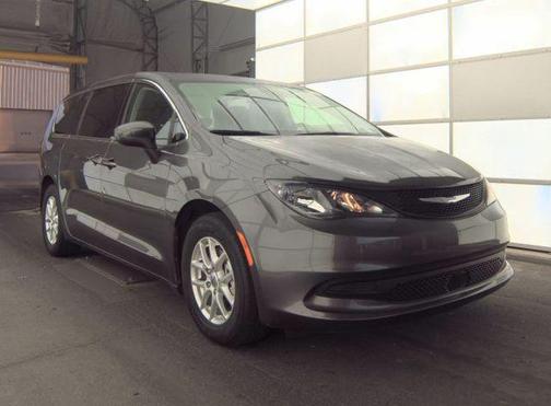 Granite Crystal Metallic Clearcoat 2022 Chrysler Voyager LX