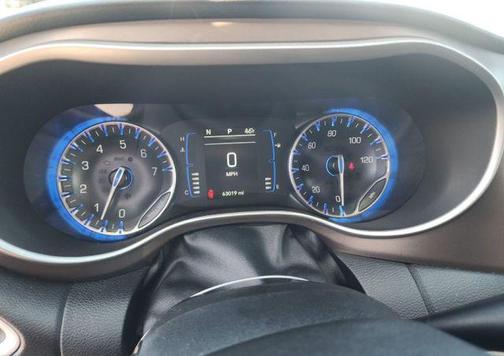 Granite Crystal Metallic Clearcoat 2022 Chrysler Voyager LX