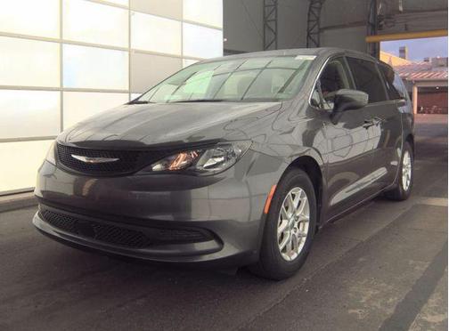 Granite Crystal Metallic Clearcoat 2022 Chrysler Voyager LX