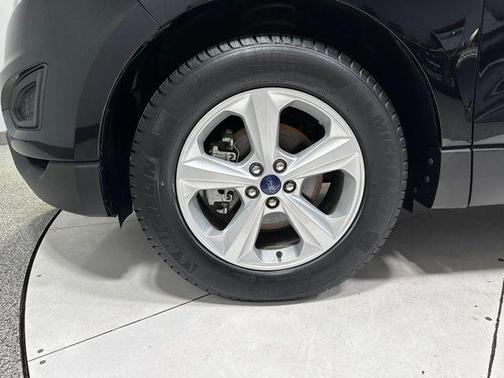 Shadow Black 2018 Ford Edge SE