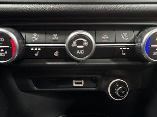 Vulcano Black Metallic 2022 Alfa Romeo Giulia Veloce