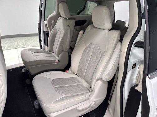 Bright White Clearcoat 2019 Chrysler Pacifica Hybrid Touring Plus
