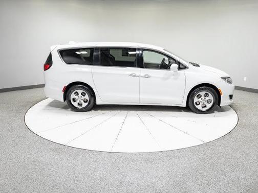 Bright White Clearcoat 2019 Chrysler Pacifica Hybrid Touring Plus