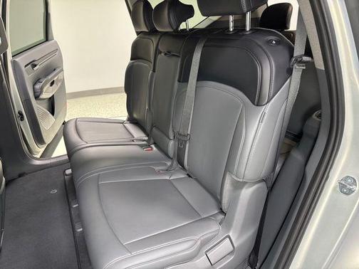 Ivory Silver 2024 Kia EV9 Light Short Range