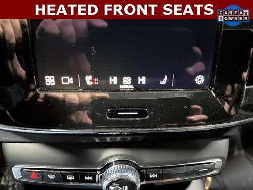 2025 Volvo XC40 B5 Plus Bright Theme