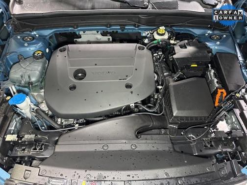 2025 Volvo XC40 B5 Plus Bright Theme