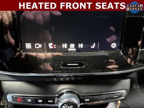 2025 Volvo XC40 B5 Plus Bright Theme