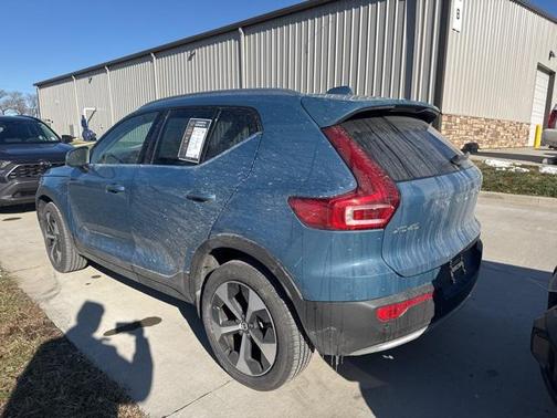 2025 Volvo XC40 B5 Plus Bright Theme