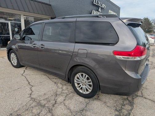 2013 Toyota Sienna XLE