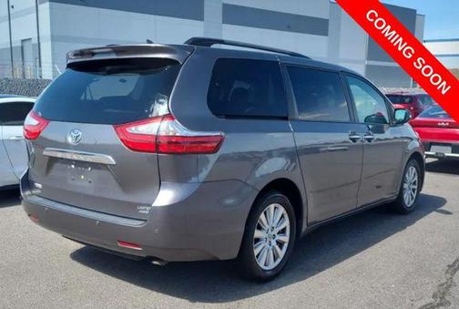Predawn Gray Mica 2017 Toyota Sienna XLE