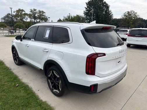 Glacial White Pearl 2023 Kia Telluride S