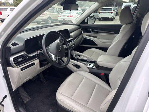 Glacial White Pearl 2023 Kia Telluride S