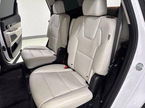 Glacial White Pearl 2023 Kia Telluride S
