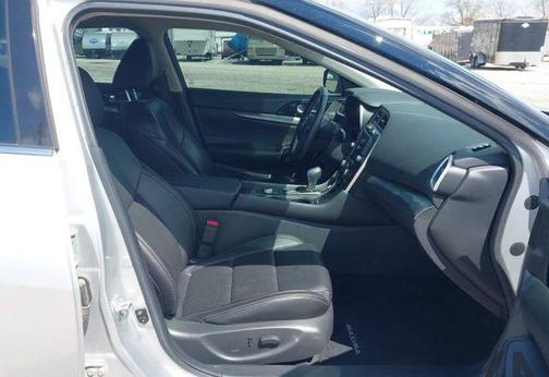 Brilliant Silver Metallic 2022 Nissan Maxima SV Xtronic CVT