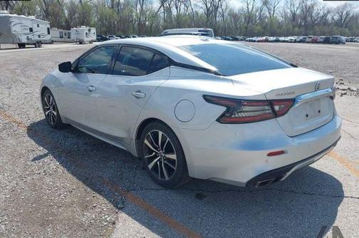Brilliant Silver Metallic 2022 Nissan Maxima SV Xtronic CVT