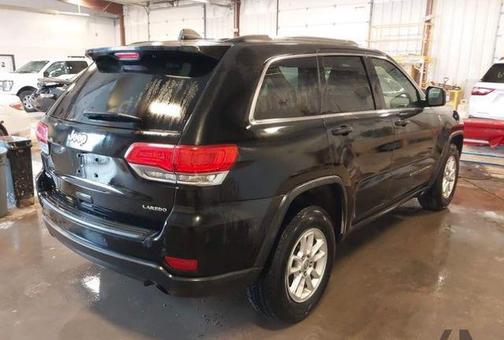 Diamond Black Crystal Pearlcoat 2019 Jeep Grand Cherokee Laredo
