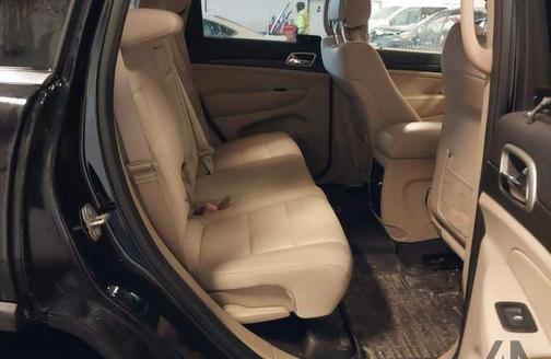 Diamond Black Crystal Pearlcoat 2019 Jeep Grand Cherokee Laredo