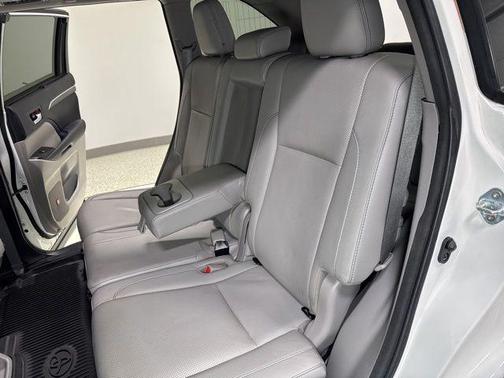 Blizzard Pearl 2017 Toyota Highlander Limited