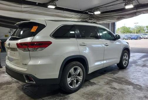 Blizzard Pearl 2017 Toyota Highlander Limited