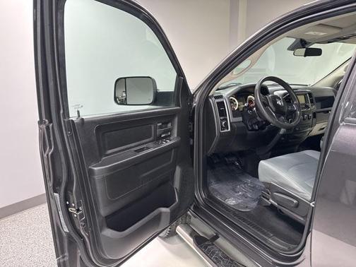 2018 RAM 2500 Tradesman Crew Cab 4x4 6'4' Box