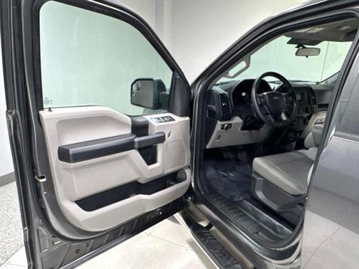 Magnetic 2017 Ford F-150 XL
