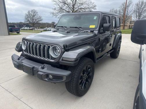 2025 Jeep Wrangler 4-Door Sahara 4x4