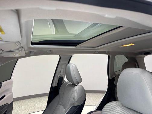 Crystal White Pearl 2019 Subaru Forester Premium