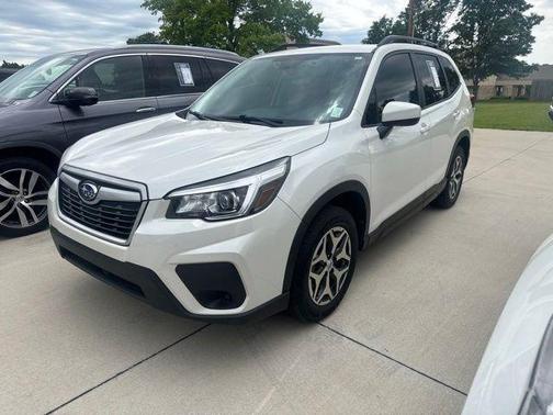 Crystal White Pearl 2019 Subaru Forester Premium