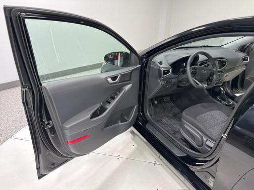 2019 Hyundai IONIQ Hybrid Blue