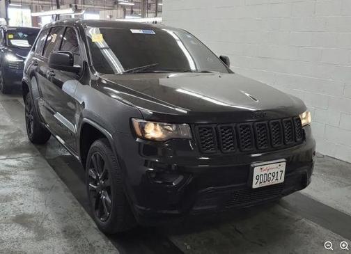 Diamond Black Crystal Pearlcoat 2019 Jeep Grand Cherokee Altitude