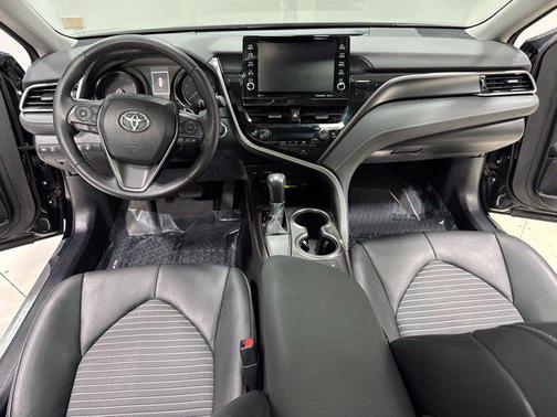 Midnight Black Metallic 2022 Toyota Camry SE