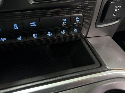 2017 RAM 1500 Limited Crew Cab 4x4 5'7' Box